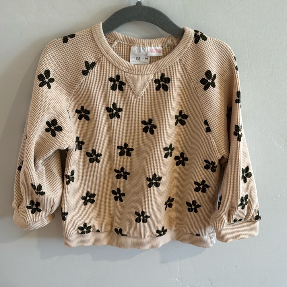 Zara Black & Cream Flower Waffle Sweatshirt